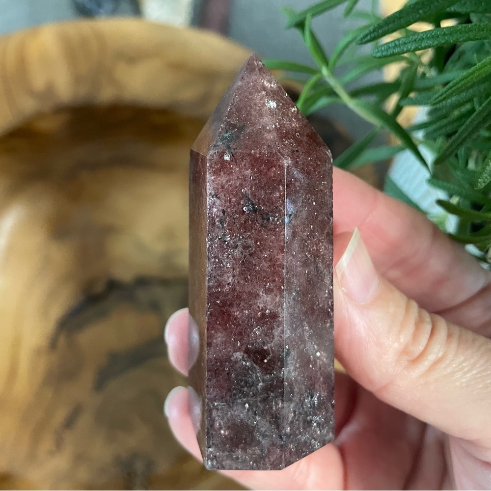 Tanzberty quartz polished crystal tower strawberry quartz from Tanzania - Picture 4 of 5